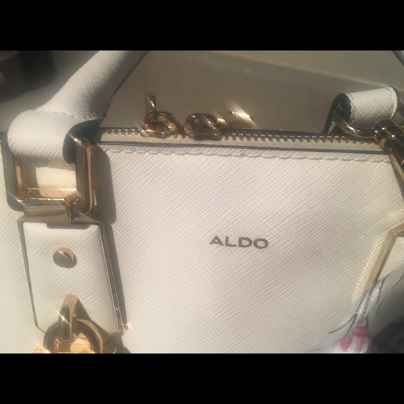 Handbag - Picture 2 of 5